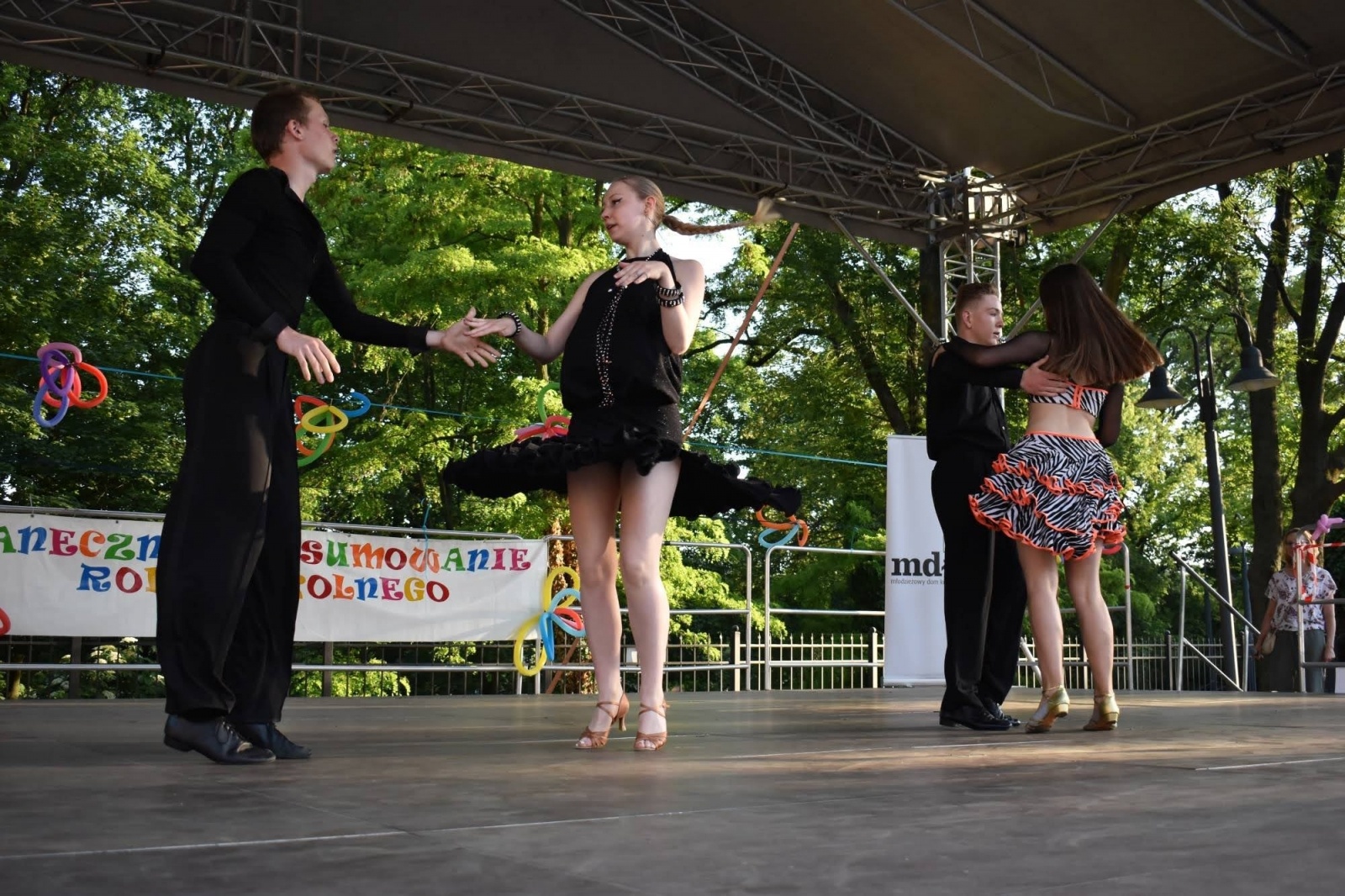 Zdjęcie w galerii na portalu naszraciborz.pl: Taneczne podsumowanie roku szkolnego 2021/2022 za nami wiadomości z regionu