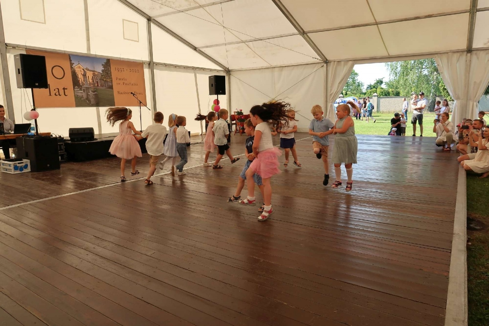 Zdjęcie w galerii na portalu naszraciborz.pl: To już 90 lat obecności franciszkanów na Płoni. Parafia zorganizowała festyn z talentami wiadomości z regionu