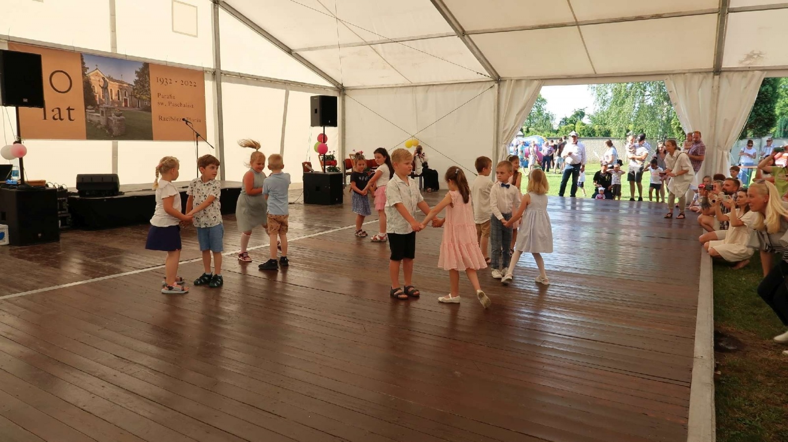 Zdjęcie w galerii na portalu naszraciborz.pl: To już 90 lat obecności franciszkanów na Płoni. Parafia zorganizowała festyn z talentami wiadomości z regionu