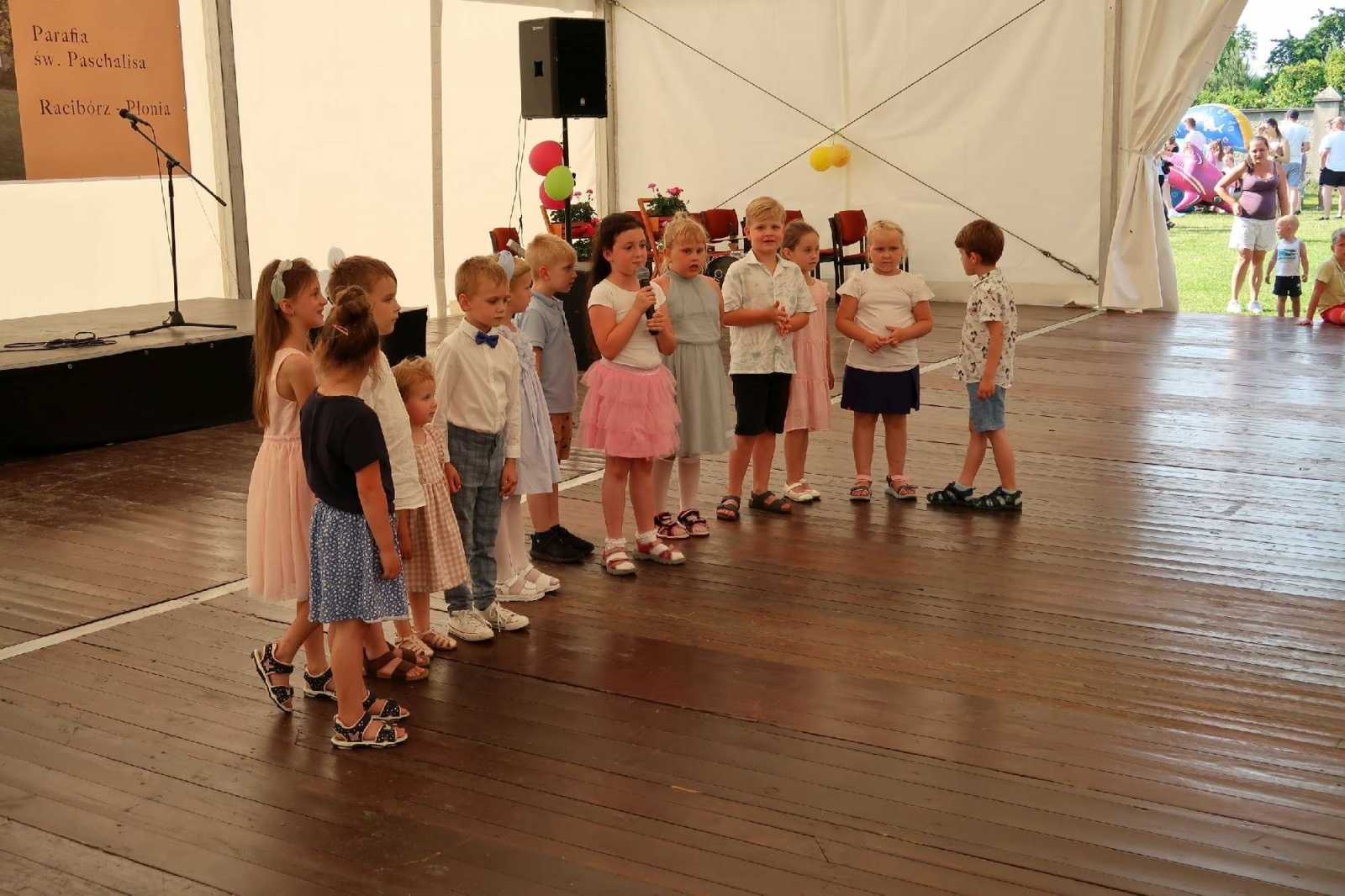 Zdjęcie w galerii na portalu naszraciborz.pl: To już 90 lat obecności franciszkanów na Płoni. Parafia zorganizowała festyn z talentami wiadomości z regionu