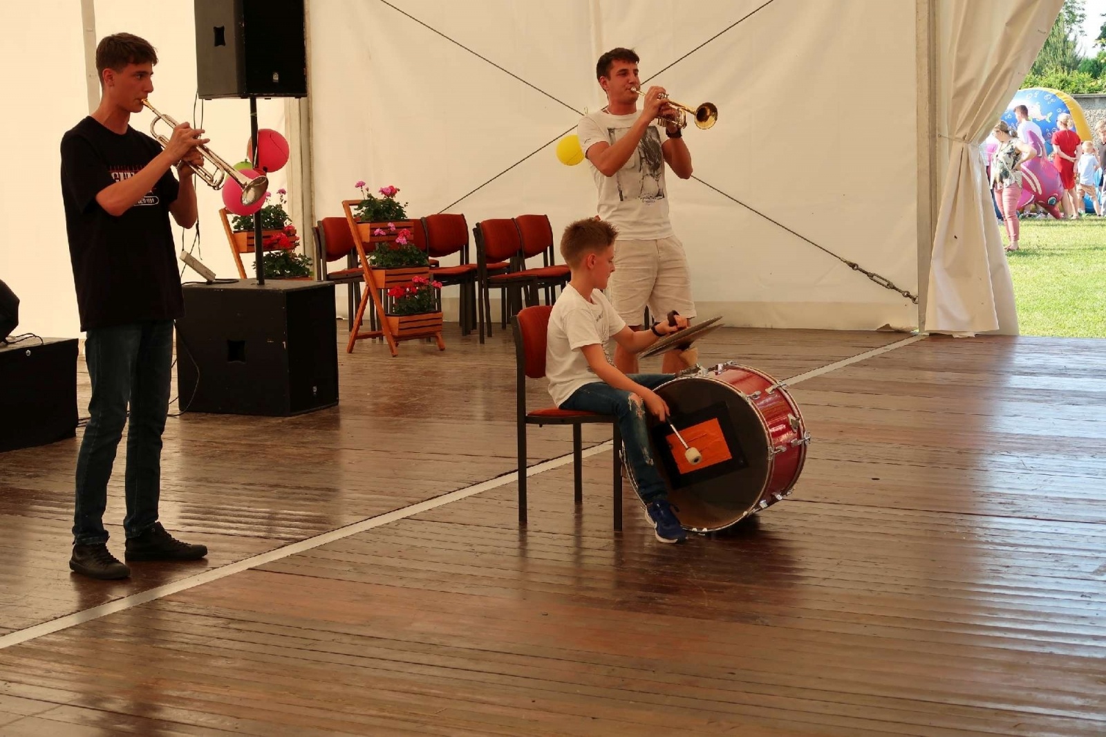 Zdjęcie w galerii na portalu naszraciborz.pl: To już 90 lat obecności franciszkanów na Płoni. Parafia zorganizowała festyn z talentami wiadomości z regionu