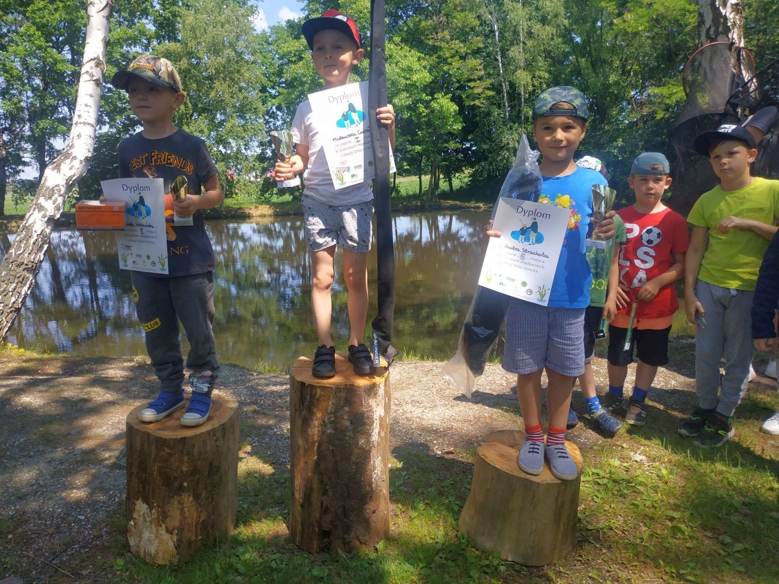 Zdjęcie w galerii na portalu naszraciborz.pl: Taaaka ryba. Najmłodsi wędkowali pod Oborą wiadomości z regionu