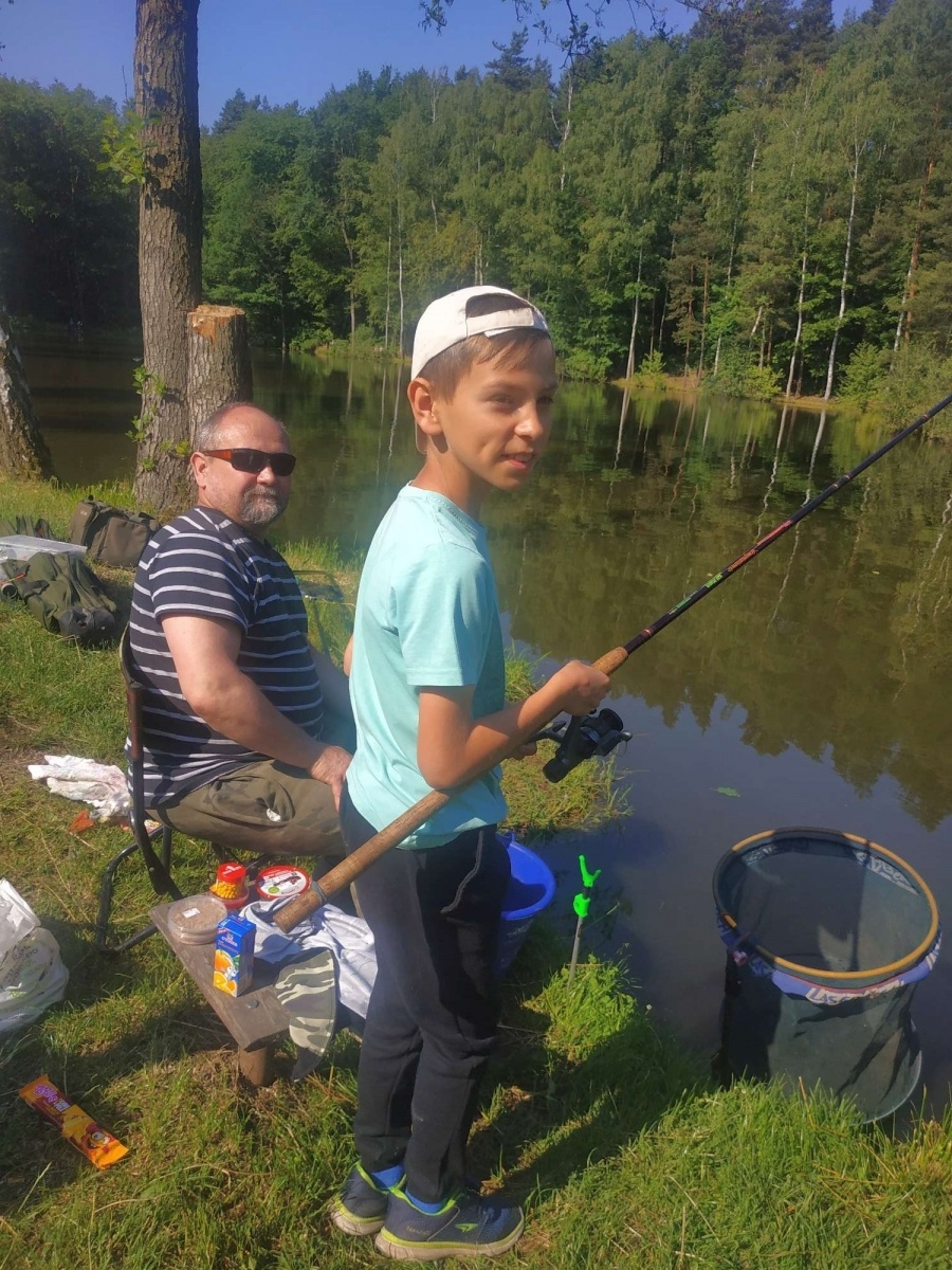 Zdjęcie w galerii na portalu naszraciborz.pl: Taaaka ryba. Najmłodsi wędkowali pod Oborą wiadomości z regionu