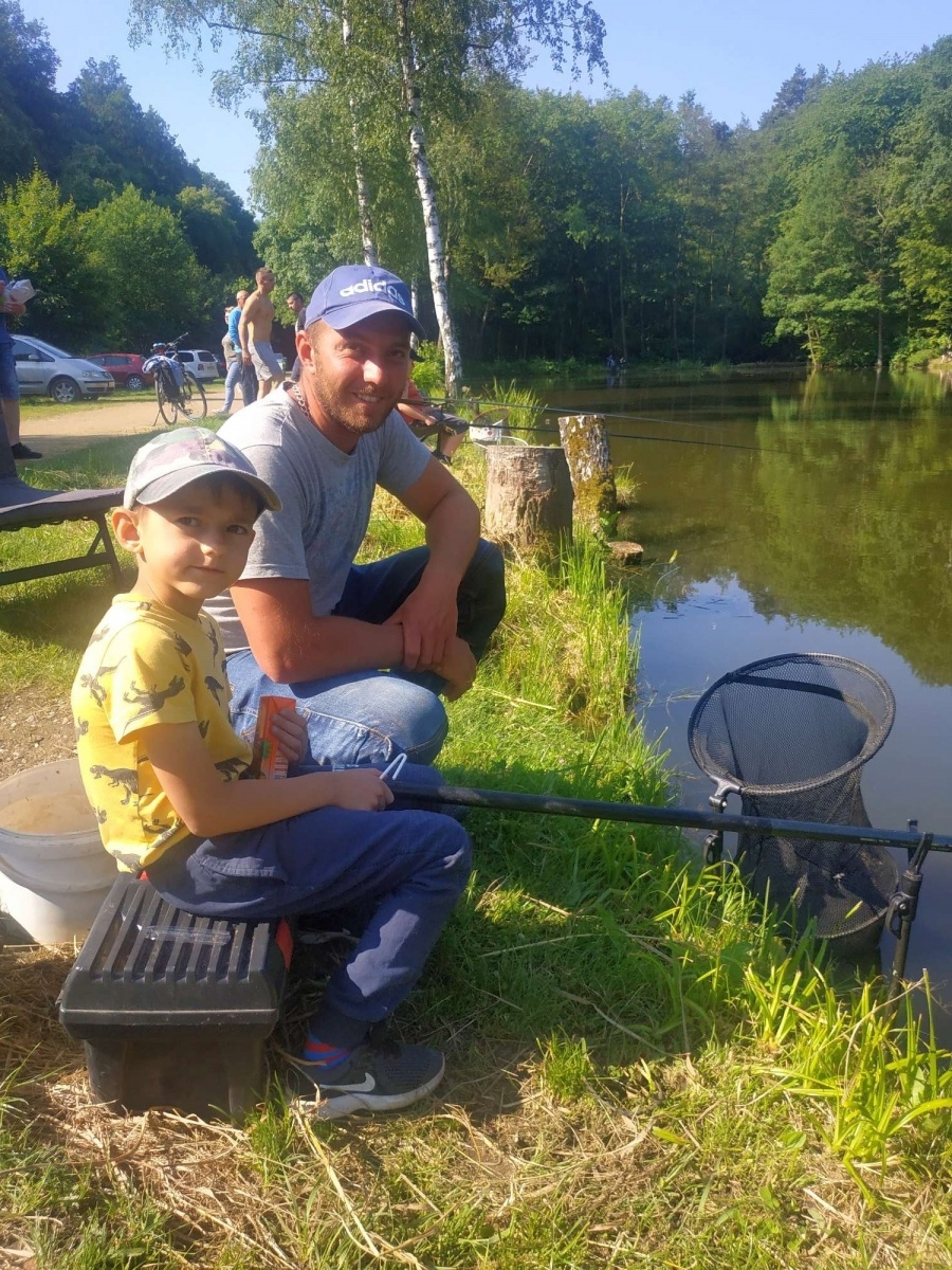 Zdjęcie w galerii na portalu naszraciborz.pl: Taaaka ryba. Najmłodsi wędkowali pod Oborą wiadomości z regionu