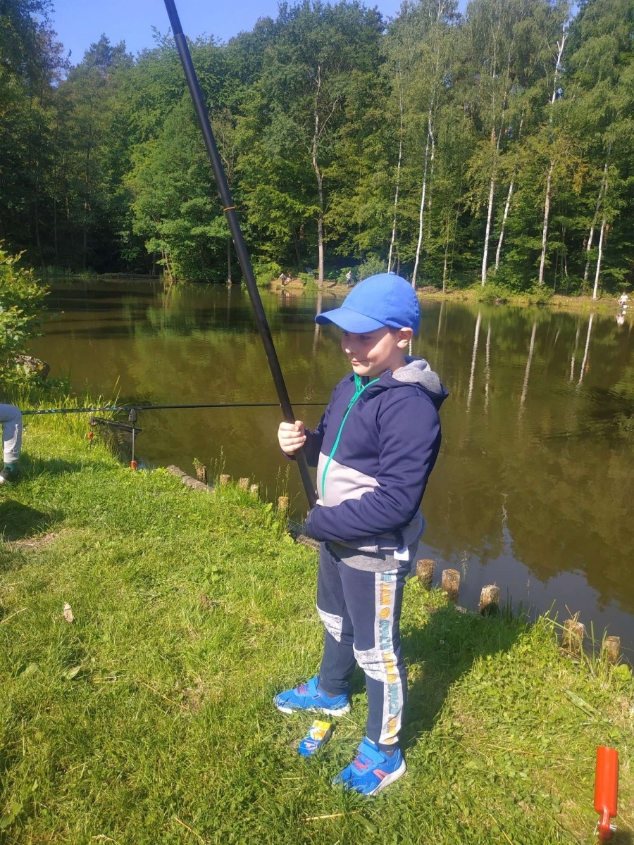 Zdjęcie w galerii na portalu naszraciborz.pl: Taaaka ryba. Najmłodsi wędkowali pod Oborą wiadomości z regionu