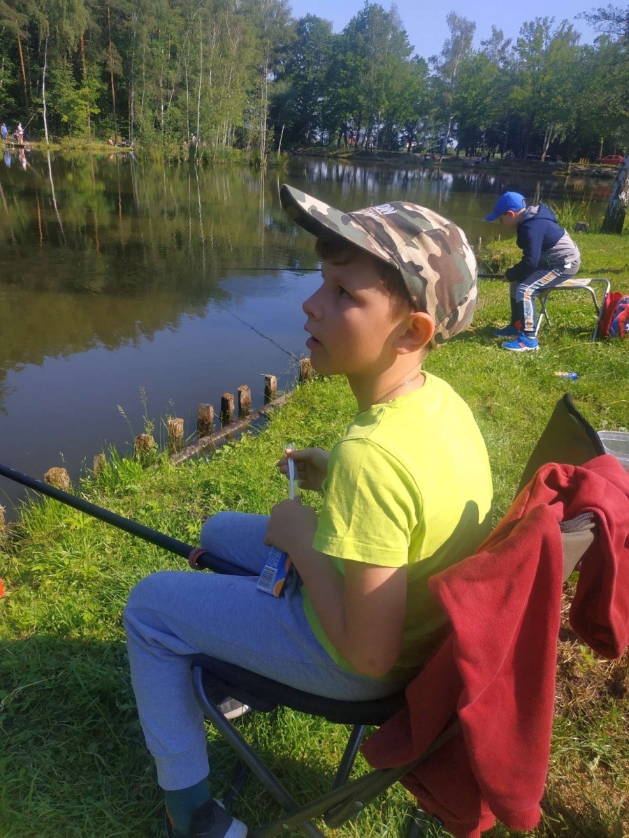 Zdjęcie w galerii na portalu naszraciborz.pl: Taaaka ryba. Najmłodsi wędkowali pod Oborą wiadomości z regionu