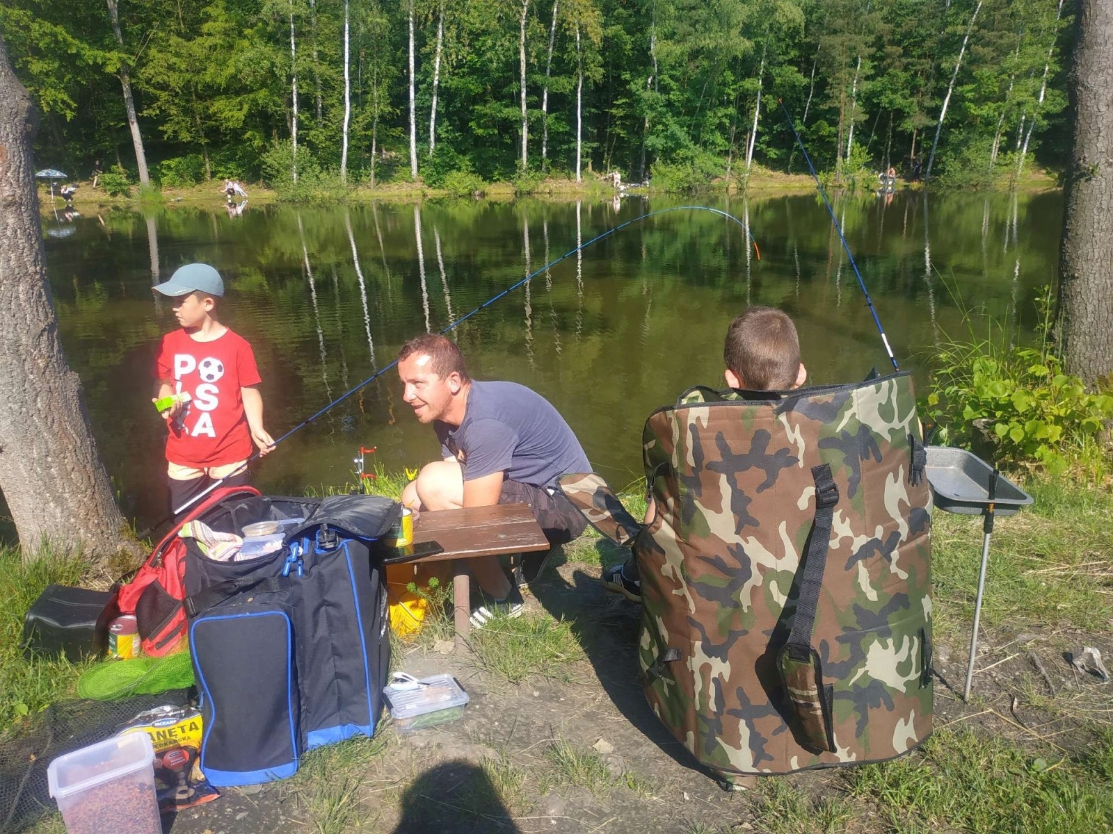 Zdjęcie w galerii na portalu naszraciborz.pl: Taaaka ryba. Najmłodsi wędkowali pod Oborą wiadomości z regionu