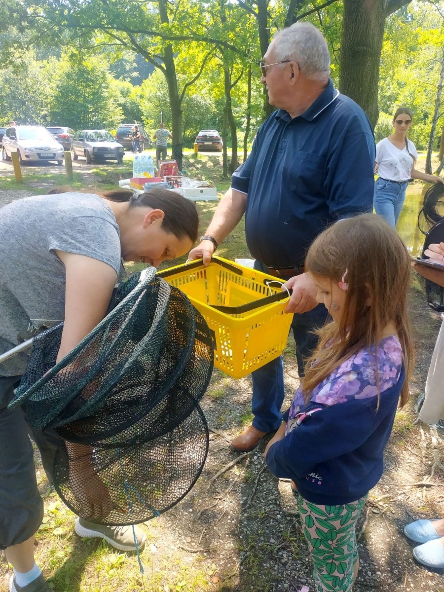 Zdjęcie w galerii na portalu naszraciborz.pl: Taaaka ryba. Najmłodsi wędkowali pod Oborą wiadomości z regionu