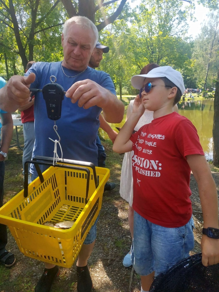 Zdjęcie w galerii na portalu naszraciborz.pl: Taaaka ryba. Najmłodsi wędkowali pod Oborą wiadomości z regionu