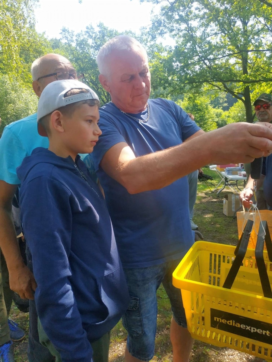 Zdjęcie w galerii na portalu naszraciborz.pl: Taaaka ryba. Najmłodsi wędkowali pod Oborą wiadomości z regionu