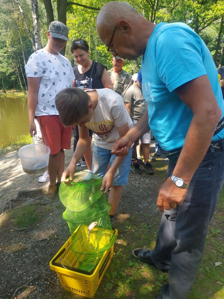 Zdjęcie w galerii na portalu naszraciborz.pl: Taaaka ryba. Najmłodsi wędkowali pod Oborą wiadomości z regionu