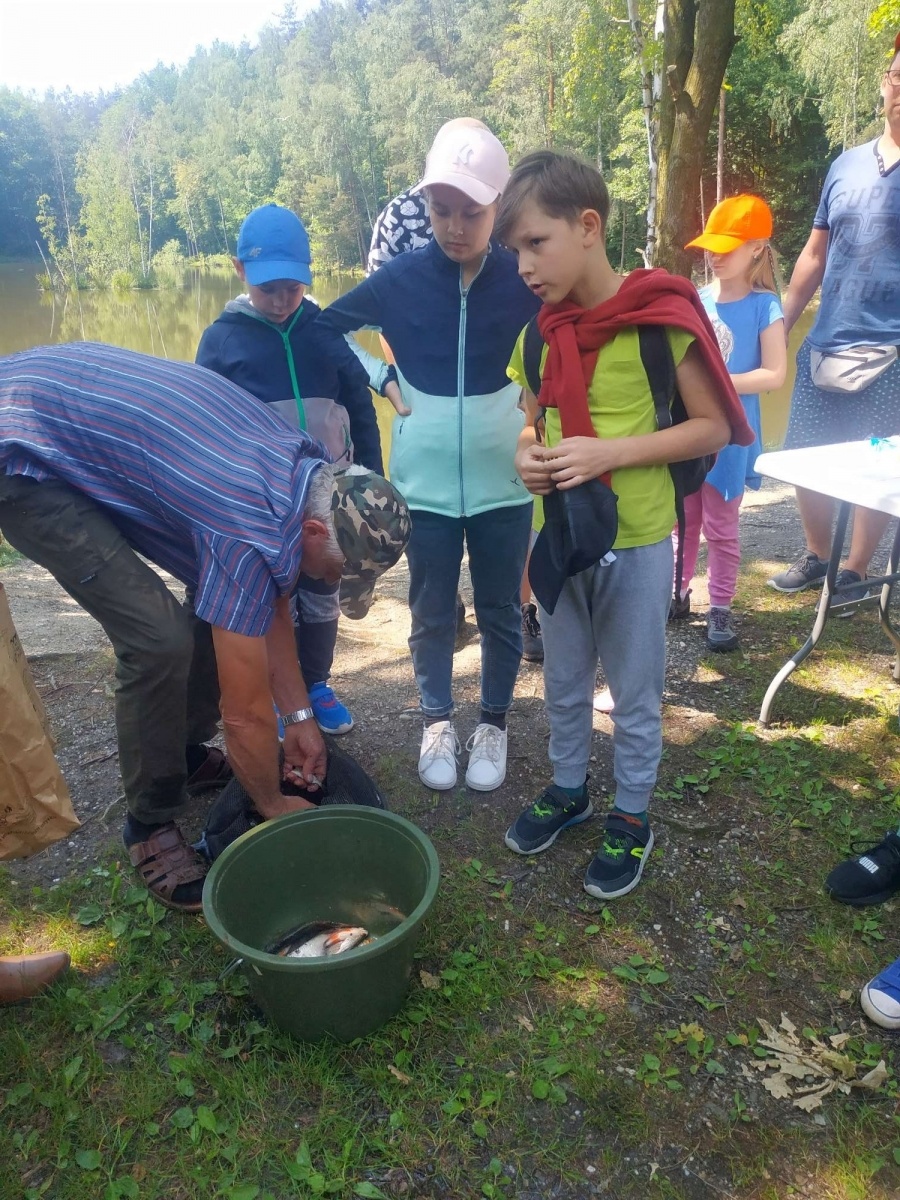 Zdjęcie w galerii na portalu naszraciborz.pl: Taaaka ryba. Najmłodsi wędkowali pod Oborą wiadomości z regionu