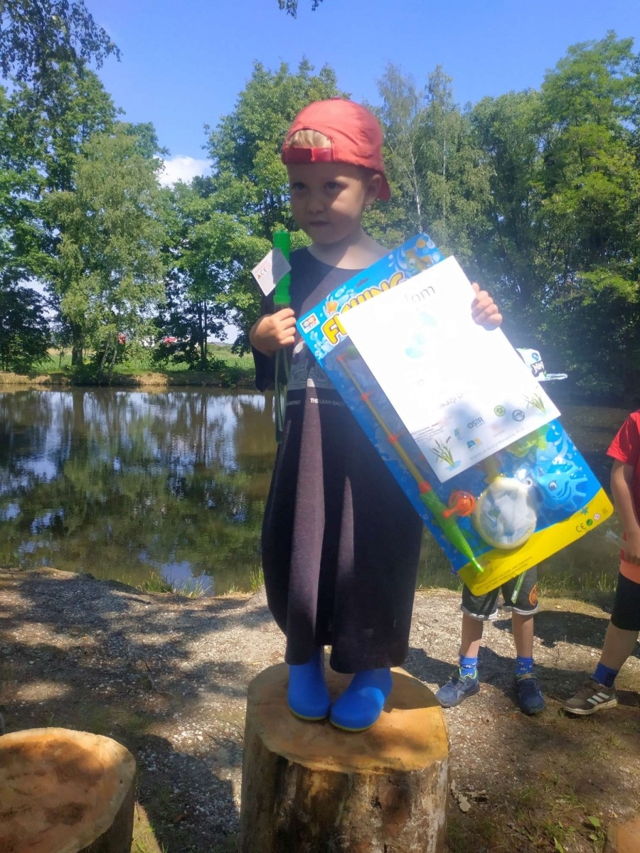 Zdjęcie w galerii na portalu naszraciborz.pl: Taaaka ryba. Najmłodsi wędkowali pod Oborą wiadomości z regionu