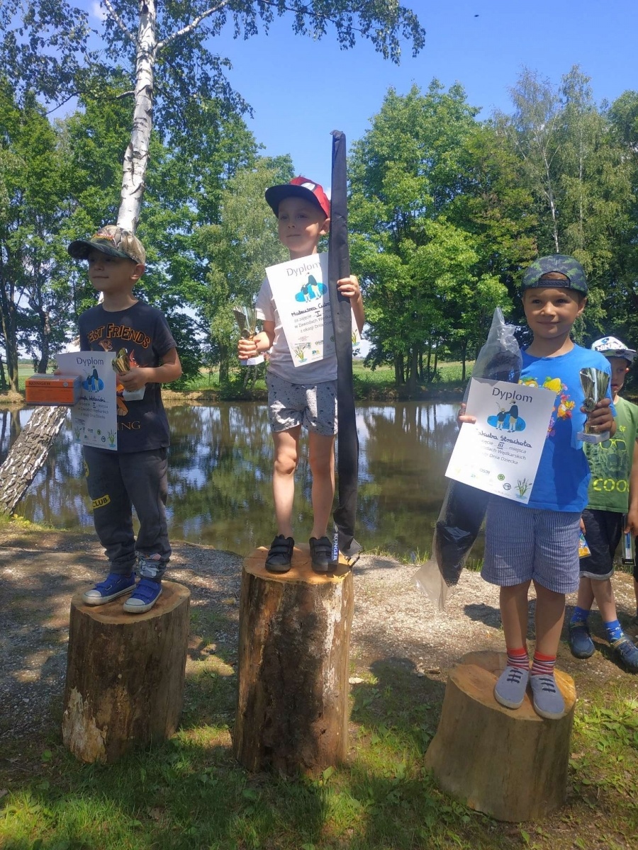Zdjęcie w galerii na portalu naszraciborz.pl: Taaaka ryba. Najmłodsi wędkowali pod Oborą wiadomości z regionu