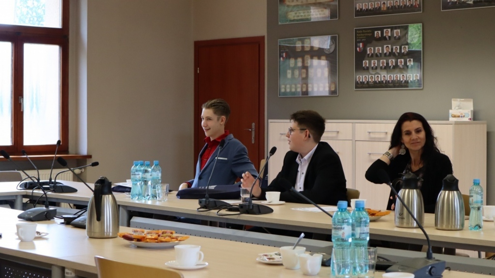 Zdjęcie w galerii na portalu naszraciborz.pl: Mistrzowie ortografii nagrodzeni w starostwie wiadomości z regionu