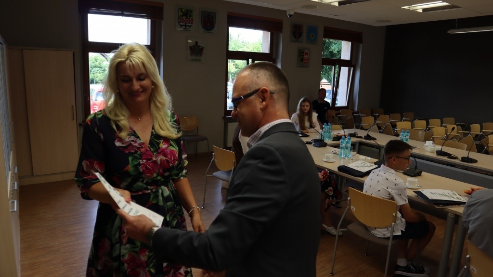 Zdjęcie w galerii na portalu naszraciborz.pl: Mistrzowie ortografii nagrodzeni w starostwie wiadomości z regionu