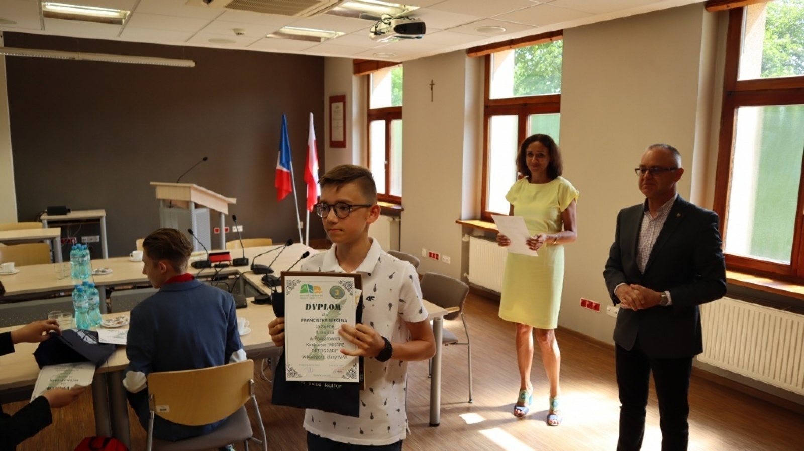 Zdjęcie w galerii na portalu naszraciborz.pl: Mistrzowie ortografii nagrodzeni w starostwie wiadomości z regionu