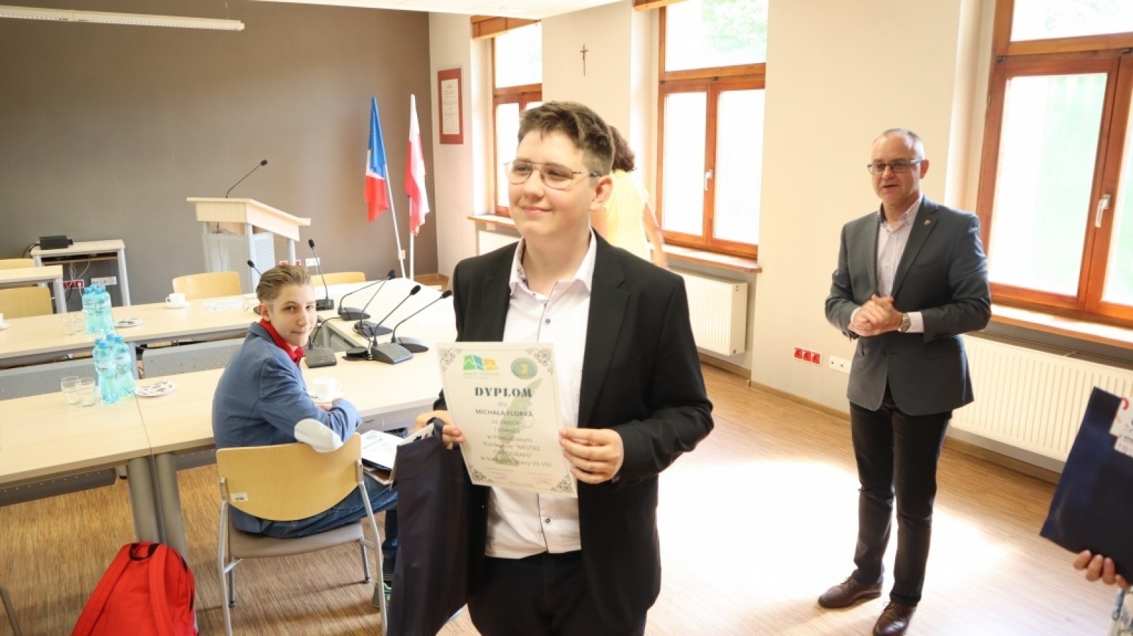 Zdjęcie w galerii na portalu naszraciborz.pl: Mistrzowie ortografii nagrodzeni w starostwie wiadomości z regionu