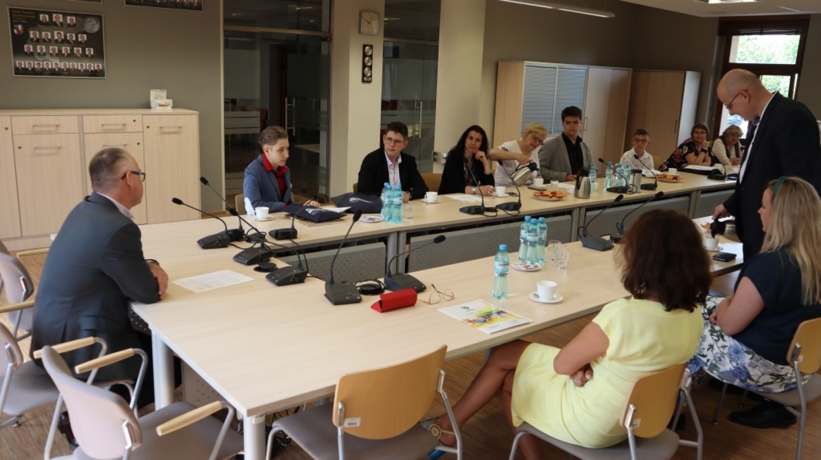 Zdjęcie w galerii na portalu naszraciborz.pl: Mistrzowie ortografii nagrodzeni w starostwie wiadomości z regionu