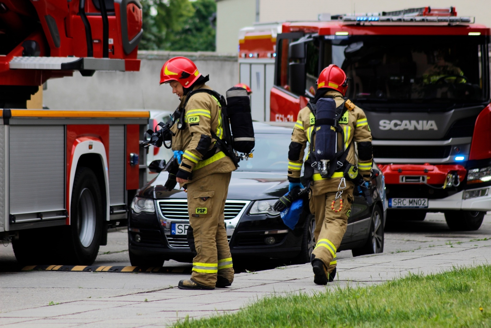Zdjęcie w galerii na portalu naszraciborz.pl: Raport 998. Pożar przy Dąbrowskiego. Przyczyną… niedopałek [FOTO] wiadomości z regionu