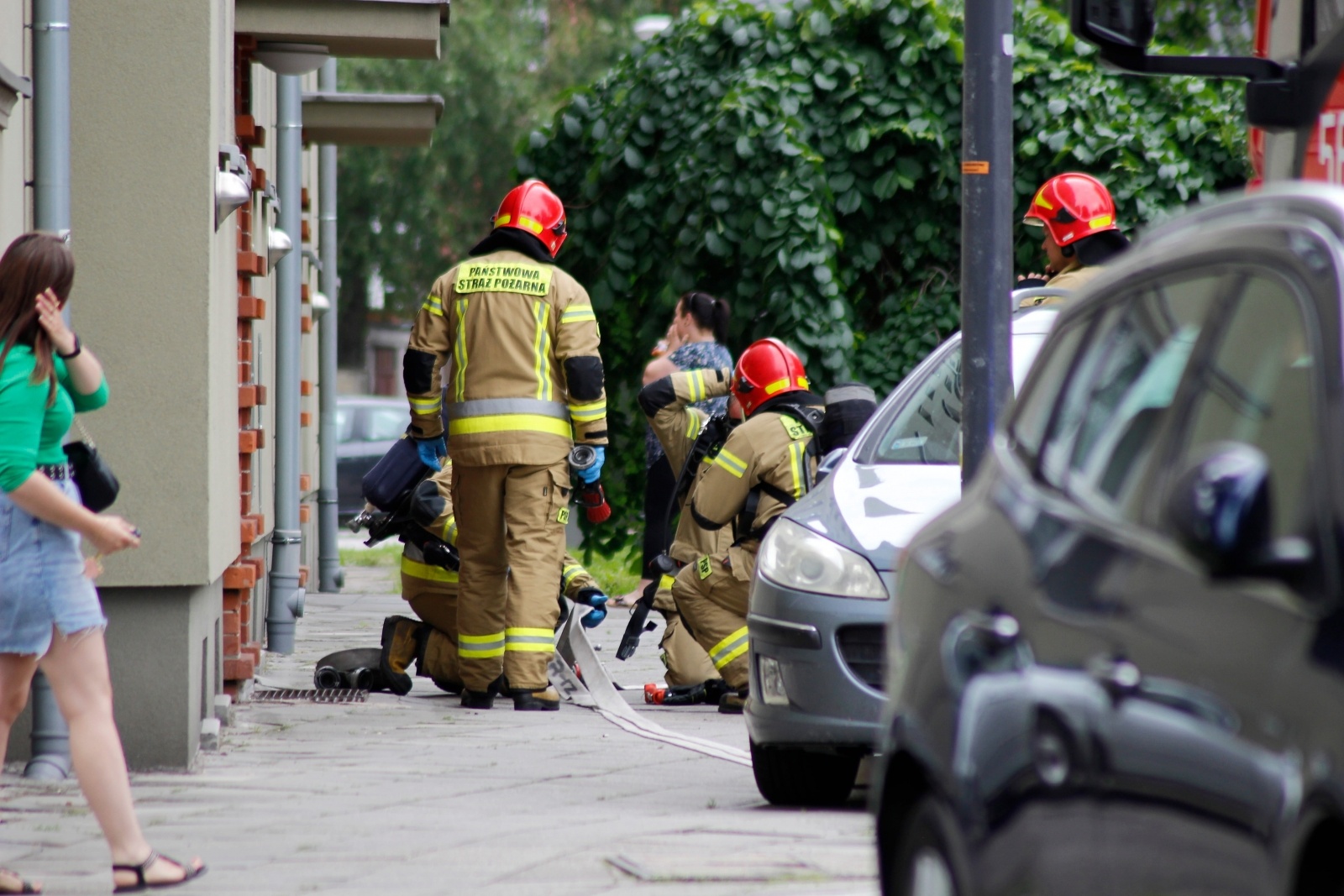 Zdjęcie w galerii na portalu naszraciborz.pl: Raport 998. Pożar przy Dąbrowskiego. Przyczyną… niedopałek [FOTO] wiadomości z regionu