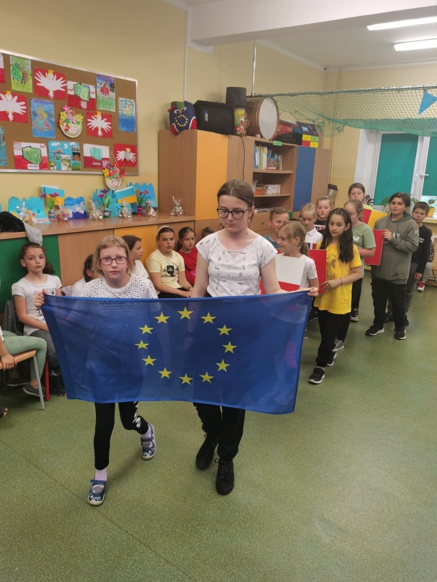 Zdjęcie w galerii na portalu naszraciborz.pl: Zespół Szkolno-Przedszkolny z Brzeźnicy podsumował projekt w ramach Erasmusa wiadomości z regionu