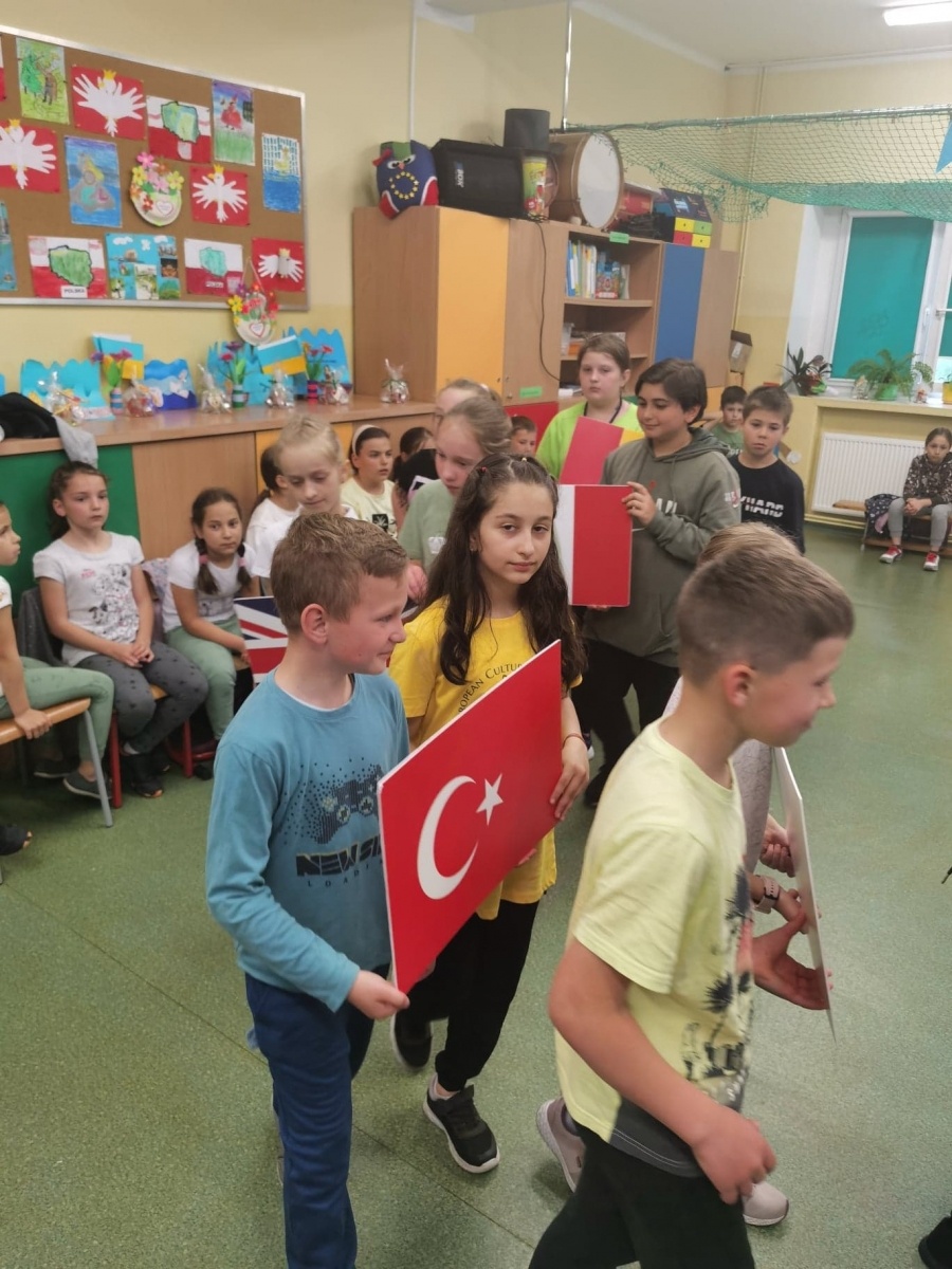 Zdjęcie w galerii na portalu naszraciborz.pl: Zespół Szkolno-Przedszkolny z Brzeźnicy podsumował projekt w ramach Erasmusa wiadomości z regionu