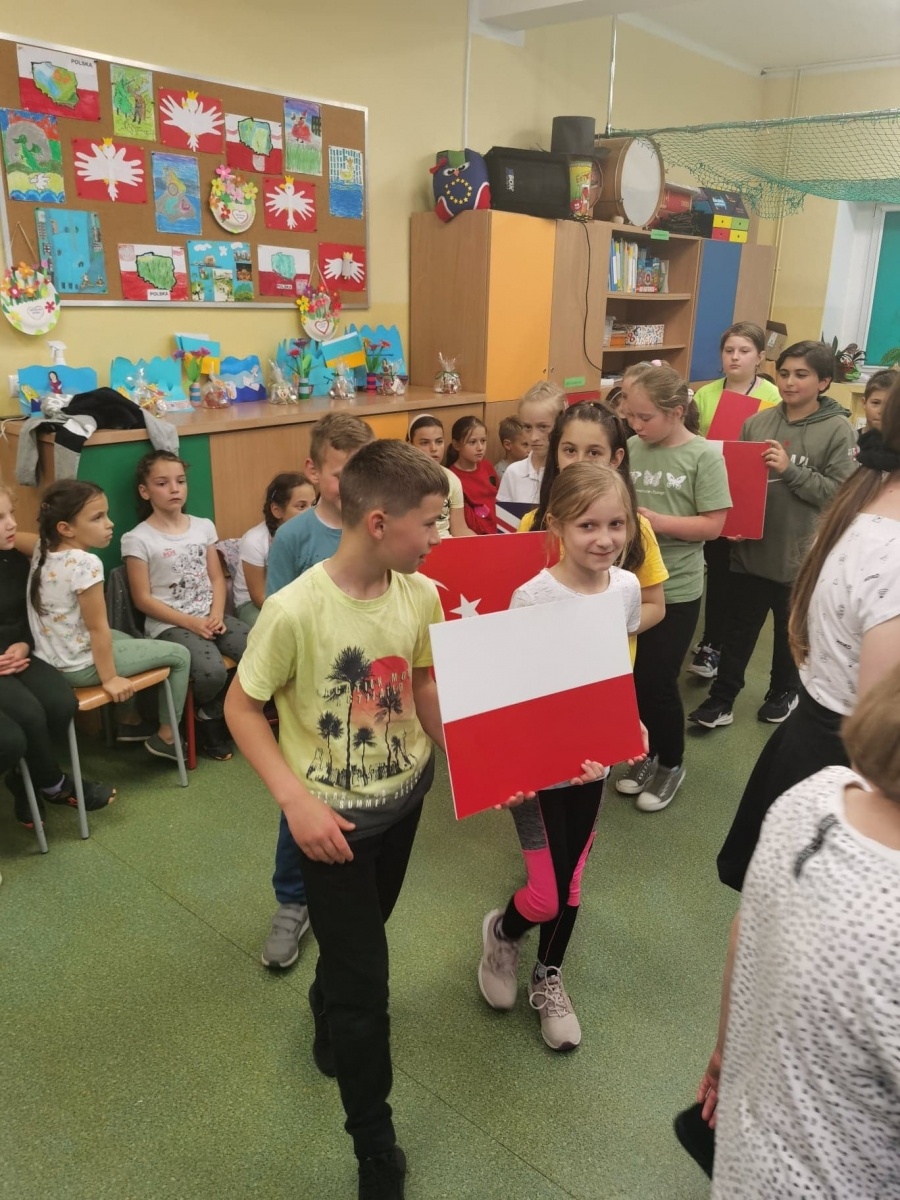Zdjęcie w galerii na portalu naszraciborz.pl: Zespół Szkolno-Przedszkolny z Brzeźnicy podsumował projekt w ramach Erasmusa wiadomości z regionu