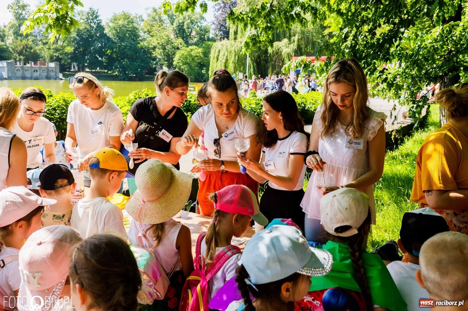 Zdjęcie w galerii na portalu naszraciborz.pl: Festiwal Piosenki i Sportu w parku im. Miasta Roth [FOTO i WIDEO] wiadomości z regionu