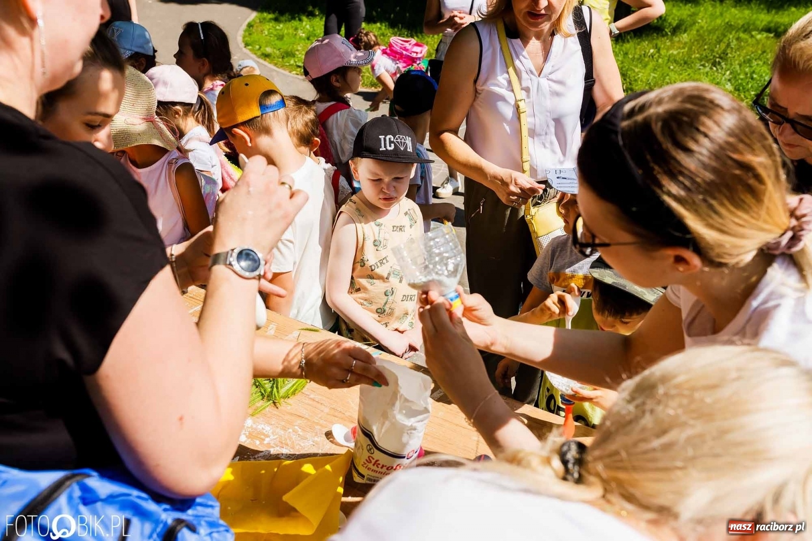 Zdjęcie w galerii na portalu naszraciborz.pl: Festiwal Piosenki i Sportu w parku im. Miasta Roth [FOTO i WIDEO] wiadomości z regionu