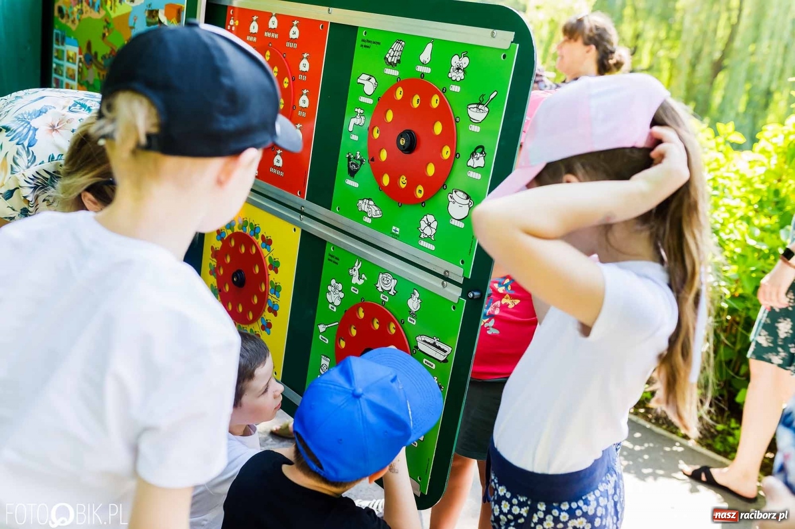 Zdjęcie w galerii na portalu naszraciborz.pl: Festiwal Piosenki i Sportu w parku im. Miasta Roth [FOTO i WIDEO] wiadomości z regionu