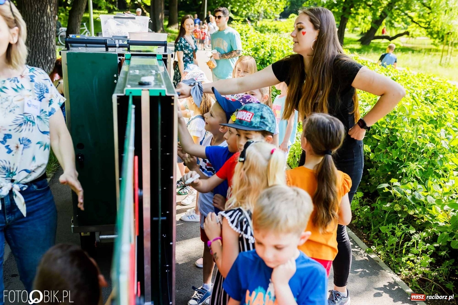 Zdjęcie w galerii na portalu naszraciborz.pl: Festiwal Piosenki i Sportu w parku im. Miasta Roth [FOTO i WIDEO] wiadomości z regionu