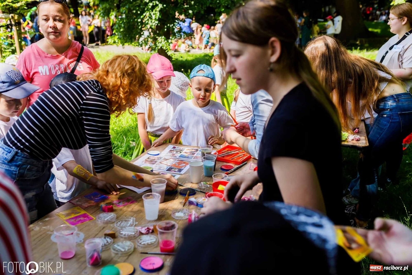 Zdjęcie w galerii na portalu naszraciborz.pl: Festiwal Piosenki i Sportu w parku im. Miasta Roth [FOTO i WIDEO] wiadomości z regionu