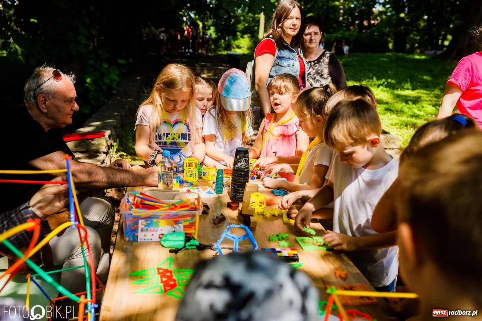 Zdjęcie w galerii na portalu naszraciborz.pl: Festiwal Piosenki i Sportu w parku im. Miasta Roth [FOTO i WIDEO] wiadomości z regionu