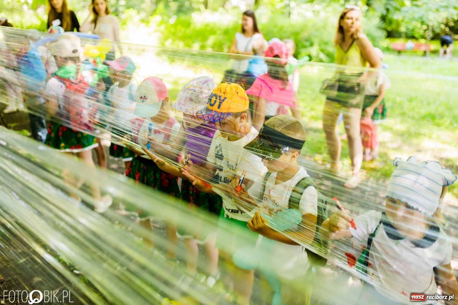 Zdjęcie w galerii na portalu naszraciborz.pl: Festiwal Piosenki i Sportu w parku im. Miasta Roth [FOTO i WIDEO] wiadomości z regionu