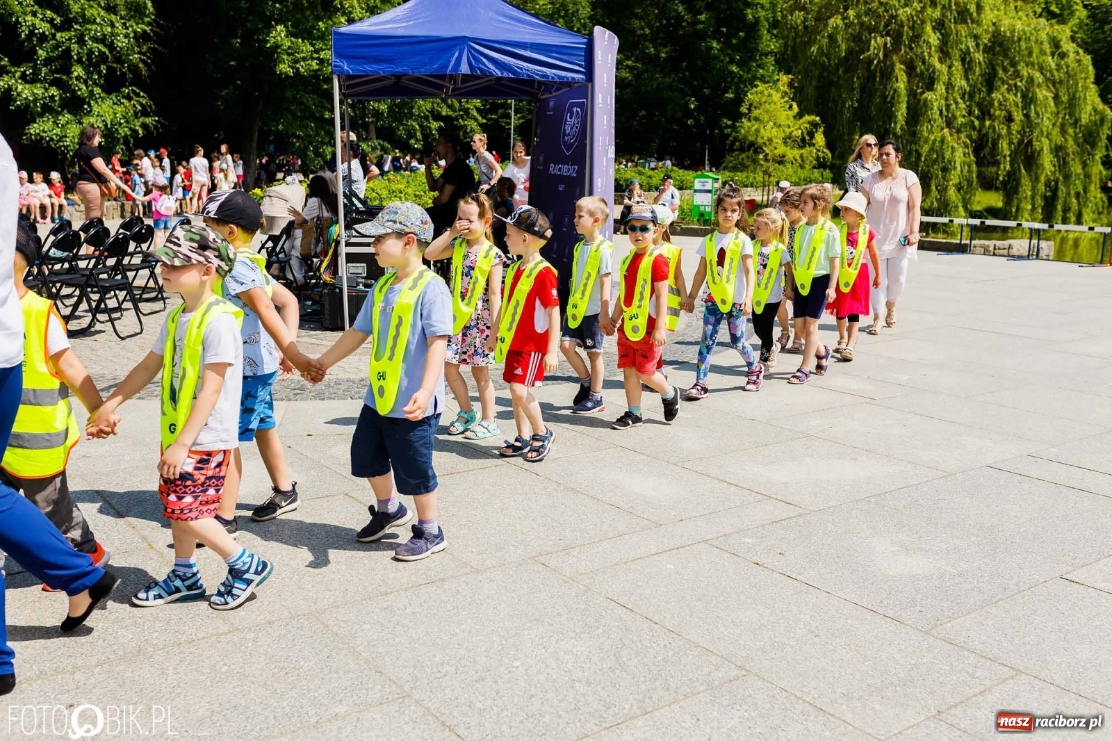 Zdjęcie w galerii na portalu naszraciborz.pl: Festiwal Piosenki i Sportu w parku im. Miasta Roth [FOTO i WIDEO] wiadomości z regionu
