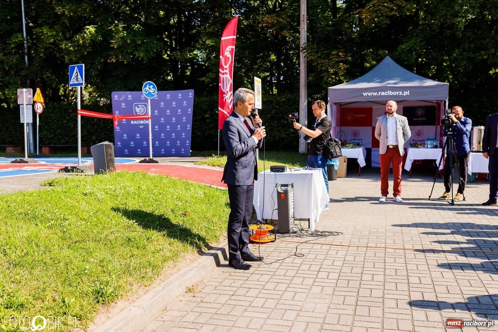 Zdjęcie w galerii na portalu naszraciborz.pl: Przy SP 18 otwarto miasteczko rowerowe [FOTO i WIDEO] wiadomości z regionu