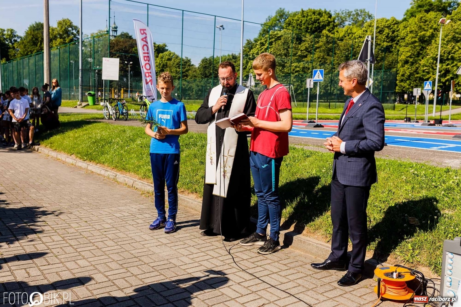 Zdjęcie w galerii na portalu naszraciborz.pl: Przy SP 18 otwarto miasteczko rowerowe [FOTO i WIDEO] wiadomości z regionu