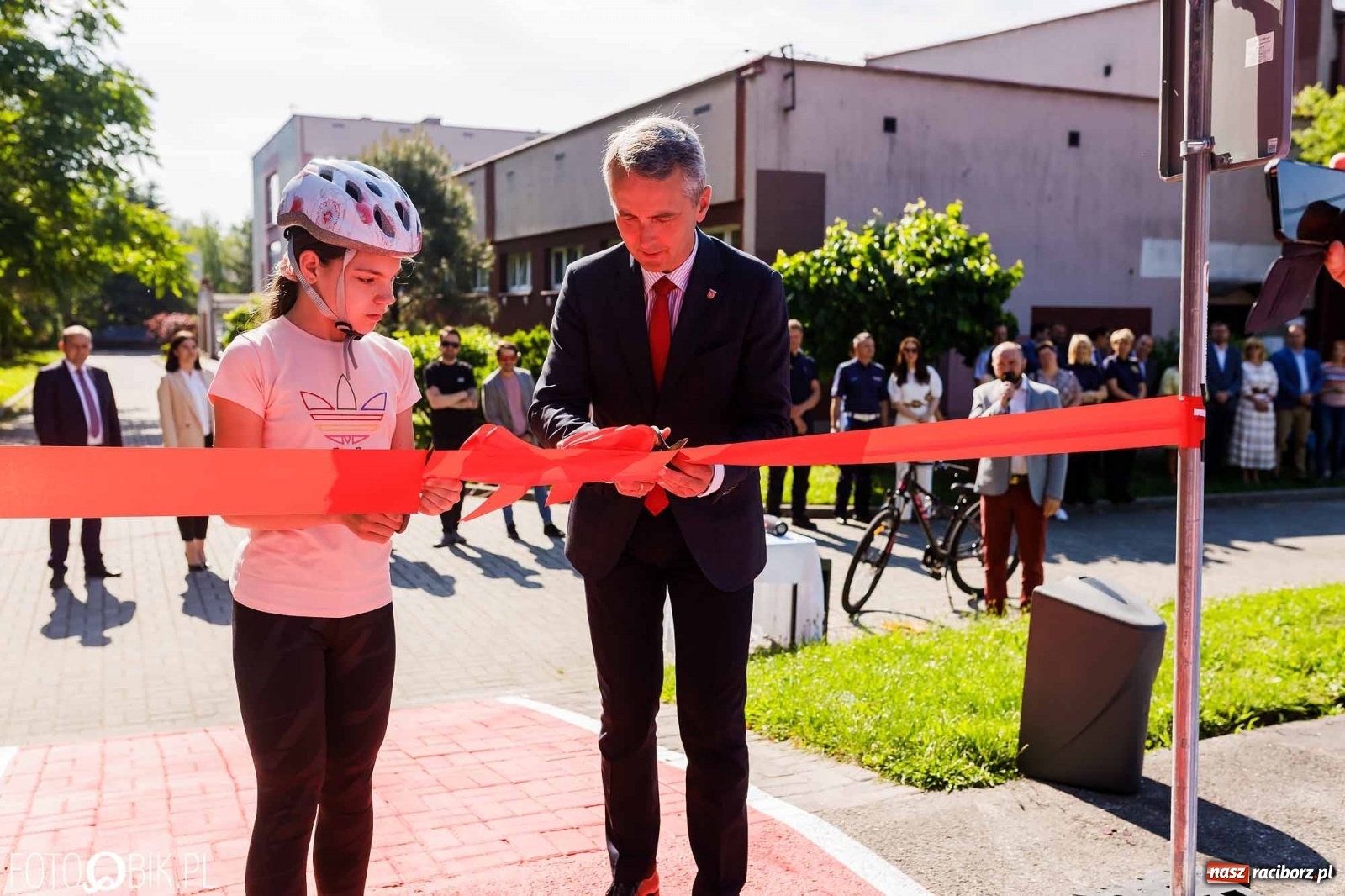 Zdjęcie w galerii na portalu naszraciborz.pl: Przy SP 18 otwarto miasteczko rowerowe [FOTO i WIDEO] wiadomości z regionu