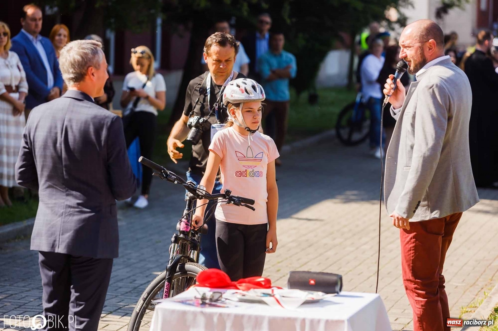 Zdjęcie w galerii na portalu naszraciborz.pl: Przy SP 18 otwarto miasteczko rowerowe [FOTO i WIDEO] wiadomości z regionu