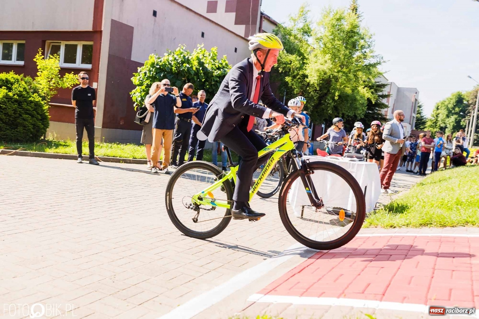 Zdjęcie w galerii na portalu naszraciborz.pl: Przy SP 18 otwarto miasteczko rowerowe [FOTO i WIDEO] wiadomości z regionu