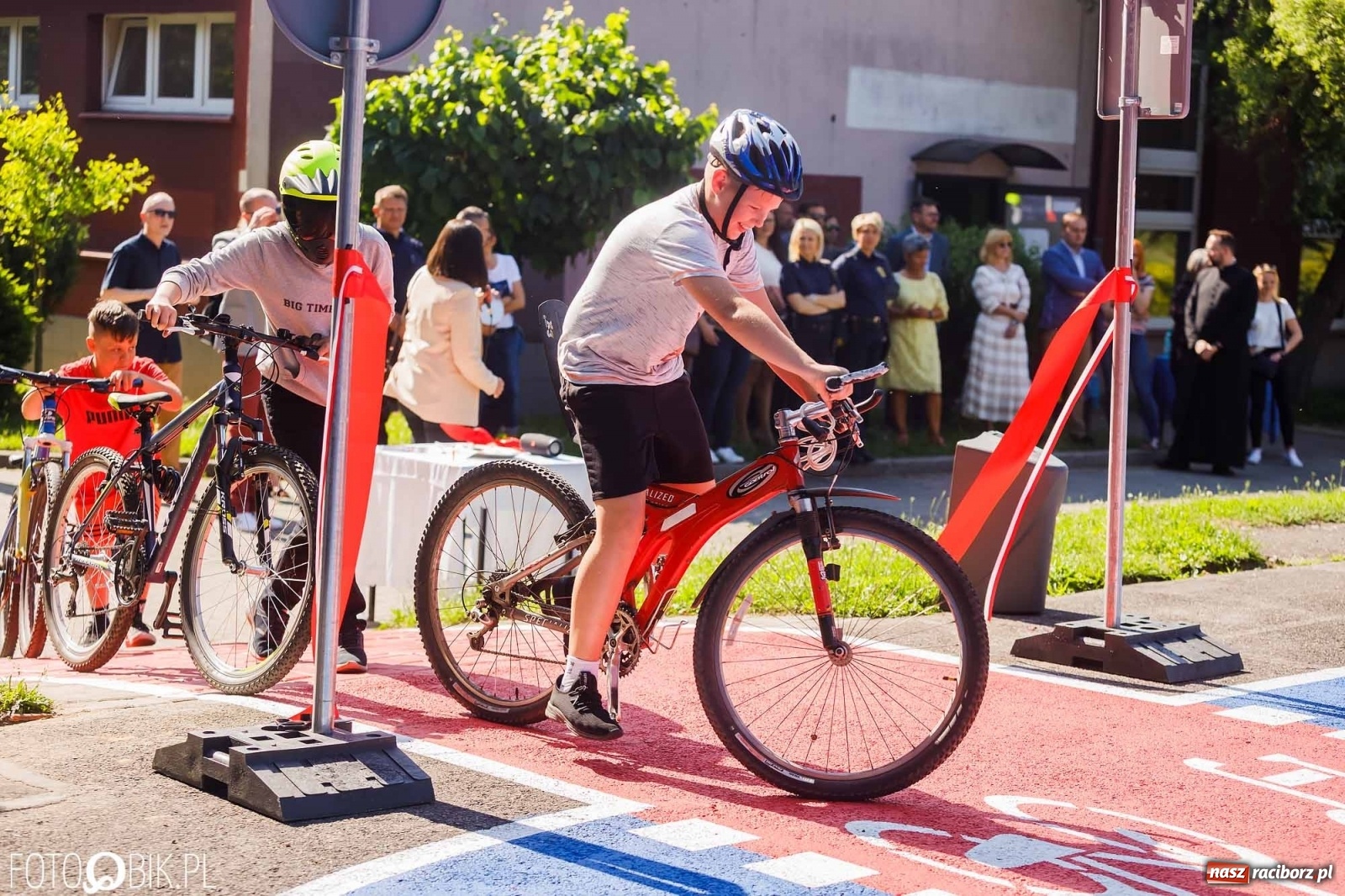 Zdjęcie w galerii na portalu naszraciborz.pl: Przy SP 18 otwarto miasteczko rowerowe [FOTO i WIDEO] wiadomości z regionu