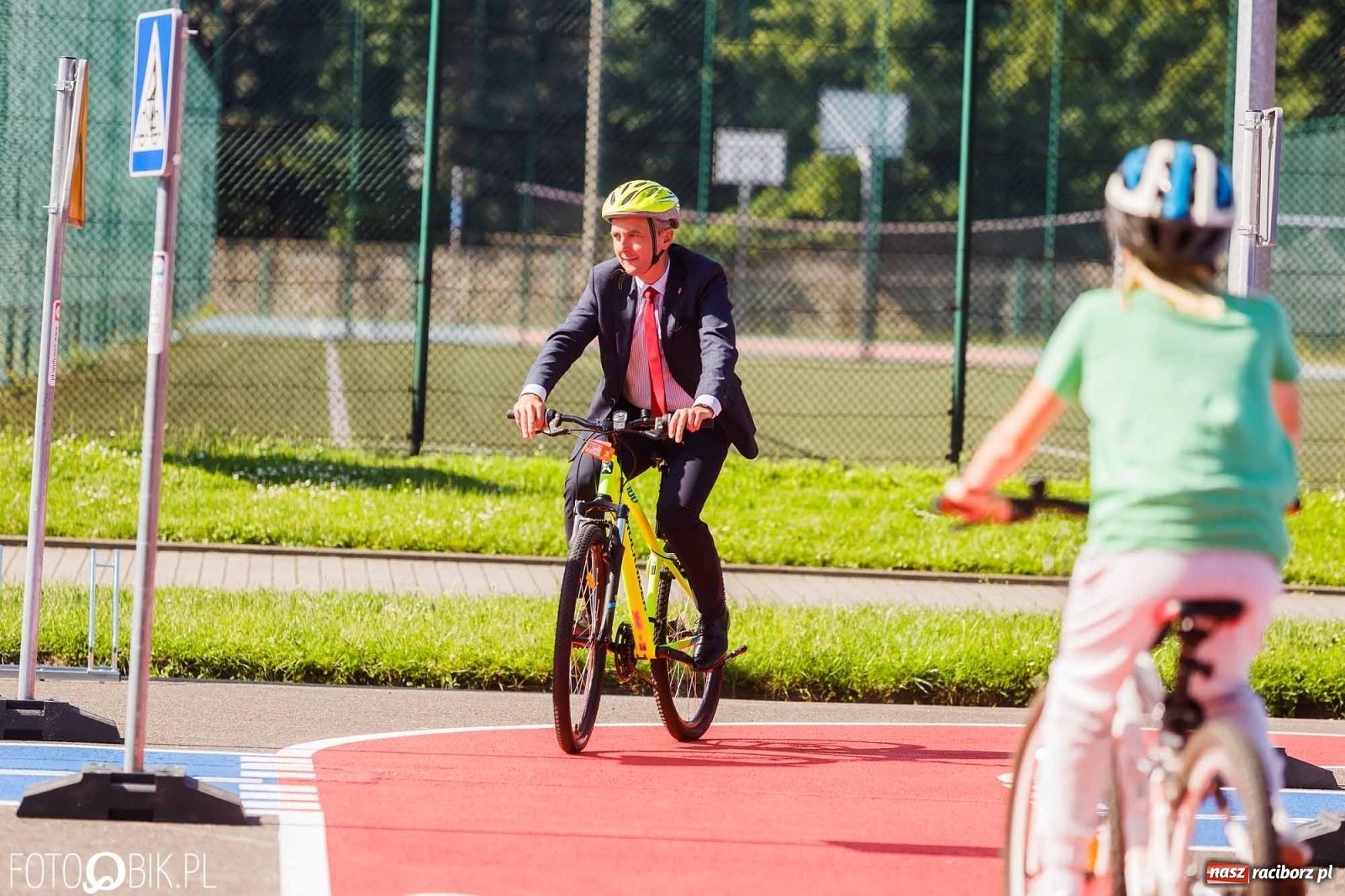 Zdjęcie w galerii na portalu naszraciborz.pl: Przy SP 18 otwarto miasteczko rowerowe [FOTO i WIDEO] wiadomości z regionu