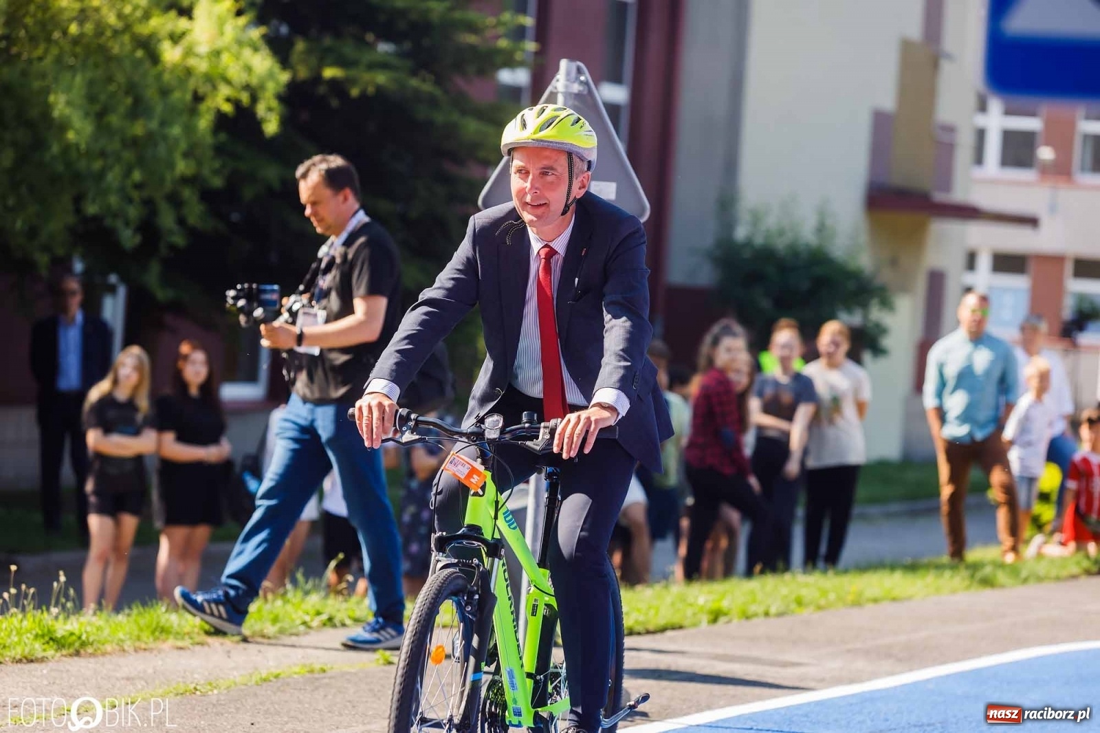 Zdjęcie w galerii na portalu naszraciborz.pl: Przy SP 18 otwarto miasteczko rowerowe [FOTO i WIDEO] wiadomości z regionu