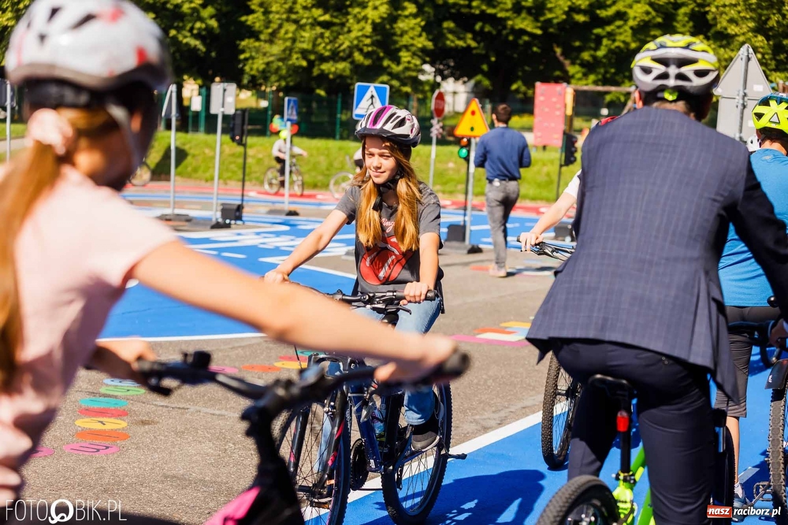 Zdjęcie w galerii na portalu naszraciborz.pl: Przy SP 18 otwarto miasteczko rowerowe [FOTO i WIDEO] wiadomości z regionu