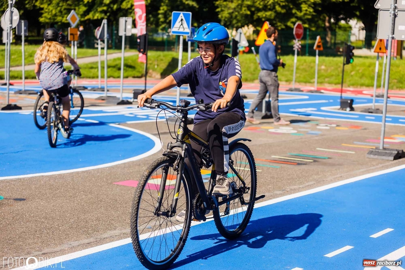 Zdjęcie w galerii na portalu naszraciborz.pl: Przy SP 18 otwarto miasteczko rowerowe [FOTO i WIDEO] wiadomości z regionu