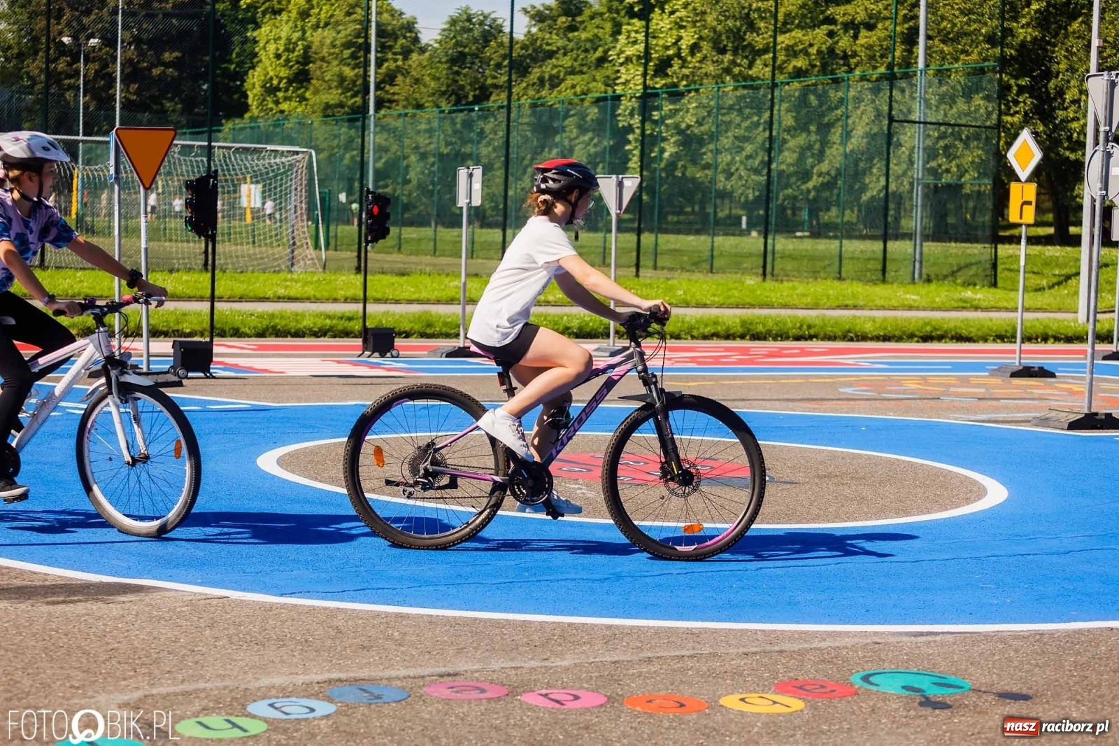 Zdjęcie w galerii na portalu naszraciborz.pl: Przy SP 18 otwarto miasteczko rowerowe [FOTO i WIDEO] wiadomości z regionu