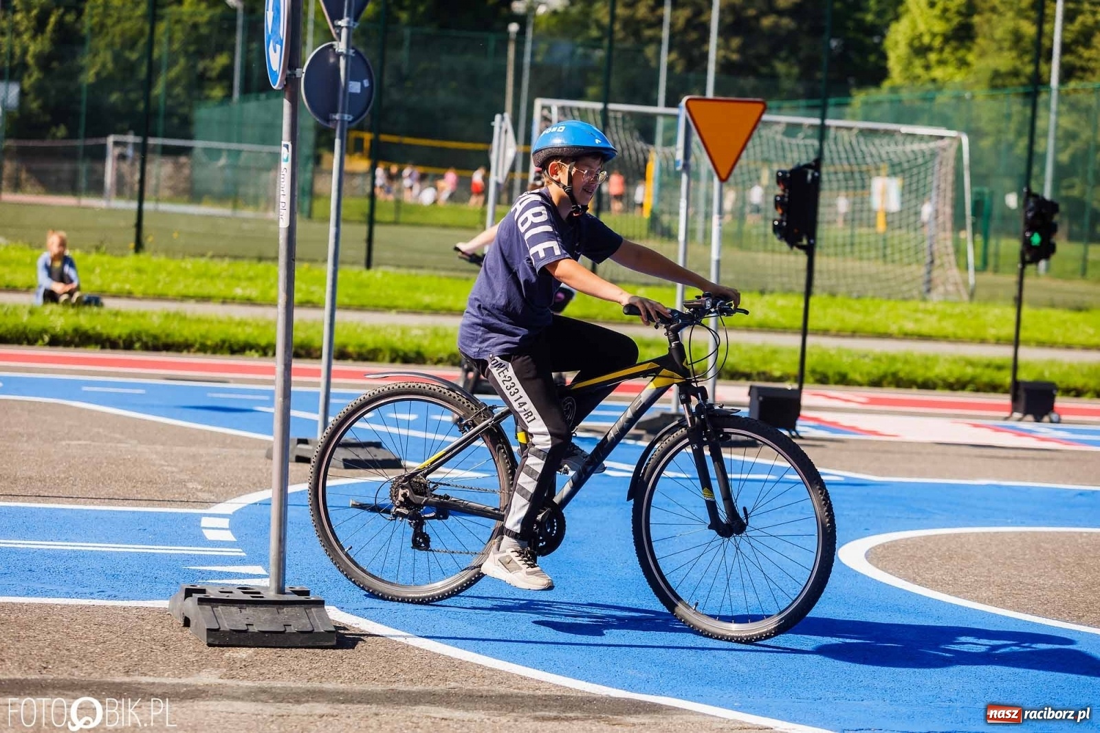 Zdjęcie w galerii na portalu naszraciborz.pl: Przy SP 18 otwarto miasteczko rowerowe [FOTO i WIDEO] wiadomości z regionu