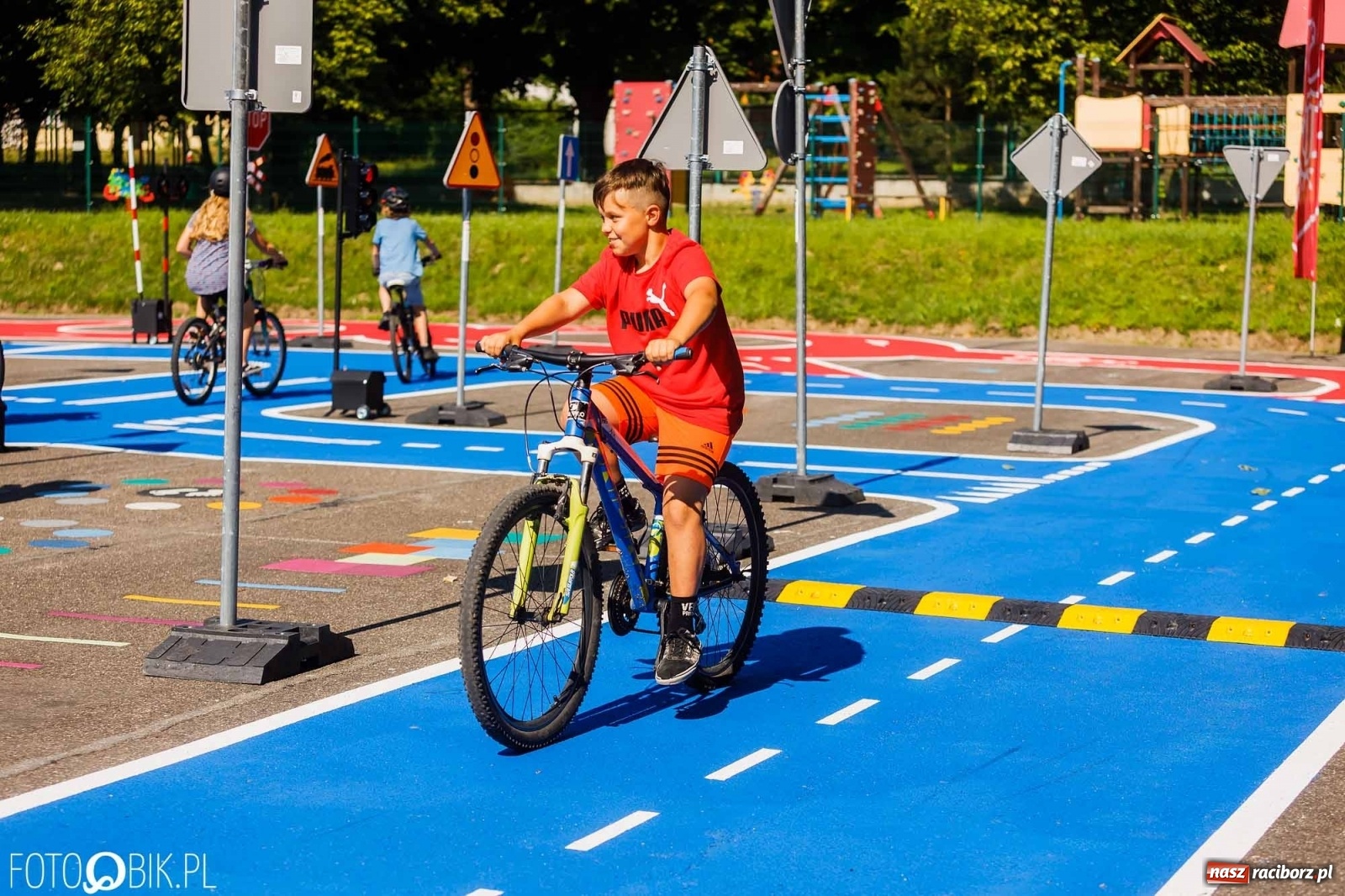Zdjęcie w galerii na portalu naszraciborz.pl: Przy SP 18 otwarto miasteczko rowerowe [FOTO i WIDEO] wiadomości z regionu