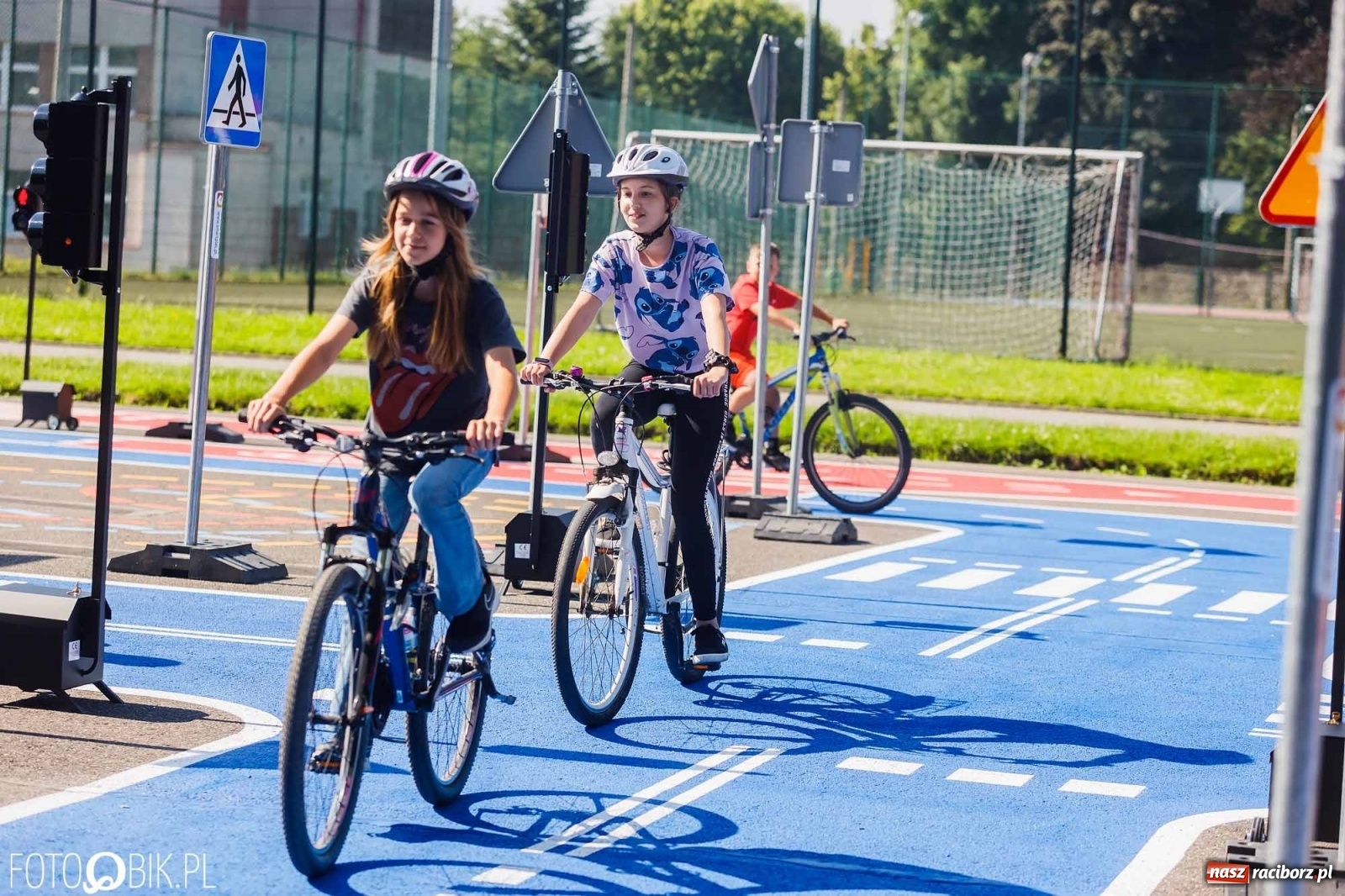 Zdjęcie w galerii na portalu naszraciborz.pl: Przy SP 18 otwarto miasteczko rowerowe [FOTO i WIDEO] wiadomości z regionu